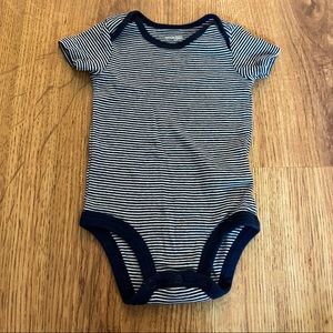 10/$10 Carter’s Blue and White Striped Bodysuit 6m